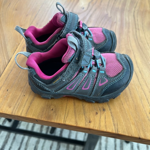 Keen Oakridge Lowtop WP size children’s 8 - Picture 2 of 7